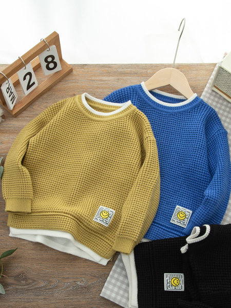 Zimski pulover za dječake sa ovalnim izrezom i grbom