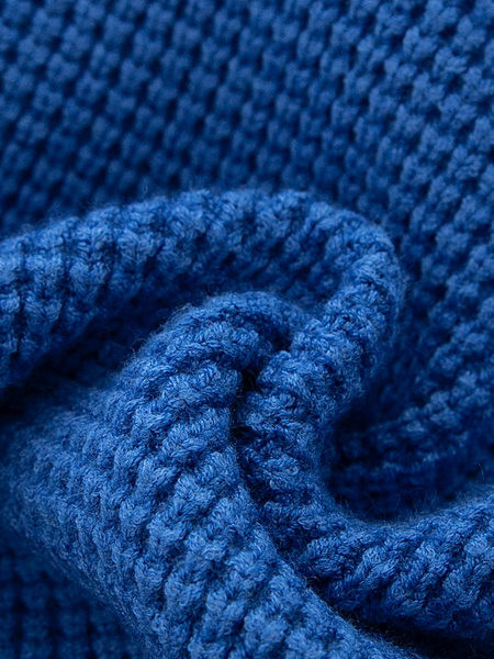 Zimski pulover za dječake sa ovalnim izrezom i grbom