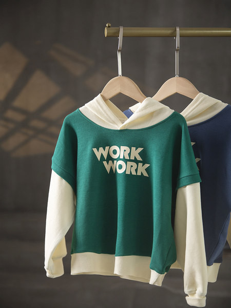 Lihtne kapuutsiga dressipluus poistele