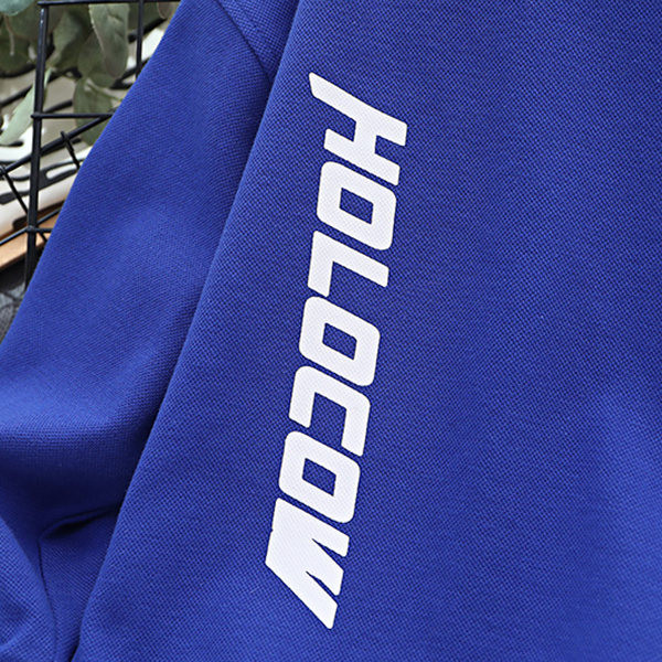 Új modellű pulóver fiúknak felirattal és ovális nyakkivágással