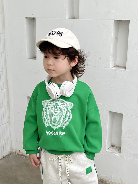 Hanorac cu model lat pentru baieti cu imprimeu si decolteu oval