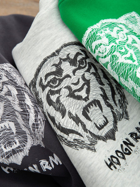 Hanorac cu model lat pentru baieti cu imprimeu si decolteu oval