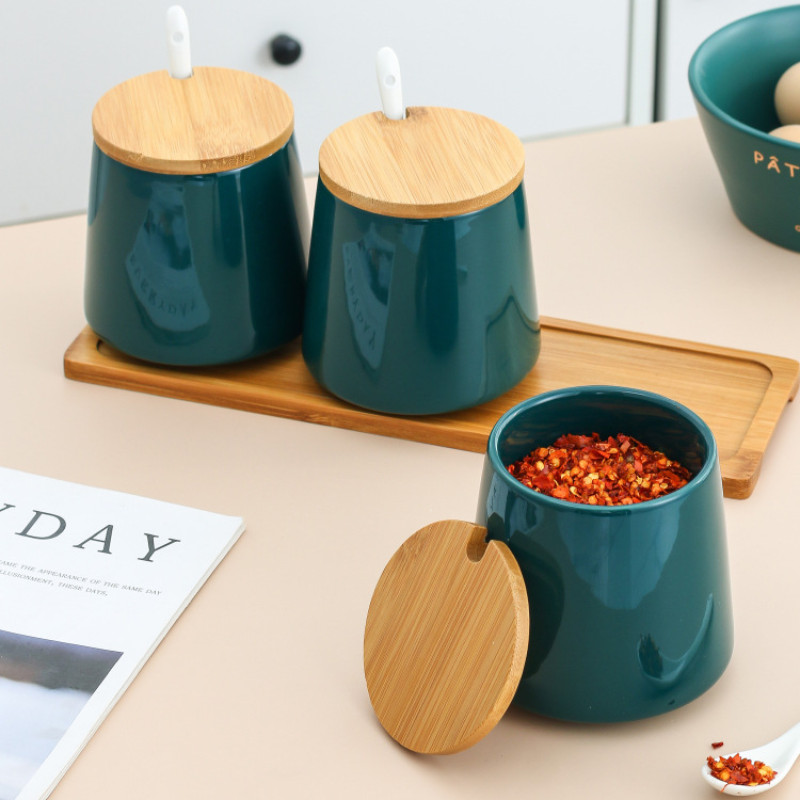 Keraminių prieskonių indelių rinkinys pagardų laikymo indelis Buitinis bambuko padėklas Prieskonių indelis Padažų dėžutė Druska Cukrus Skardinė Virtuvės Organizatoriaus įrankiai