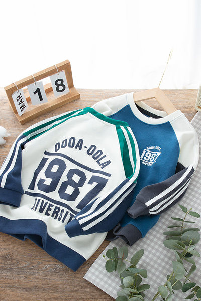 Paprasti berniukų sportiniai megztiniai su užrašais