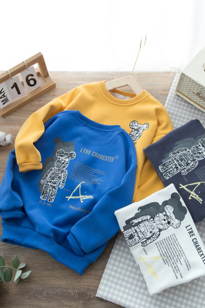 Laisvalaikio palaidinė berniukams su aplikacijomis