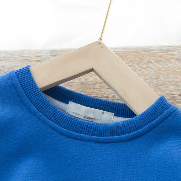 Laisvalaikio palaidinė berniukams su aplikacijomis