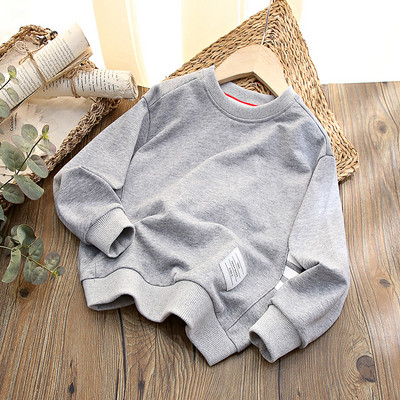 Laisvo kirpimo megztinis berniukams O formos iškirpte ir logotipu