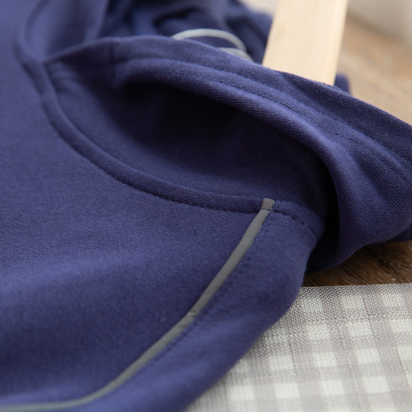 Avara mustriga kapuutsiga dressipluus poistele