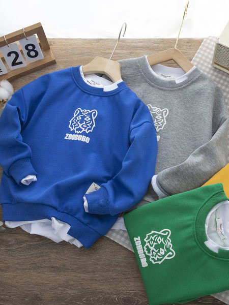 Bluză casual cu aplicații și inscripții