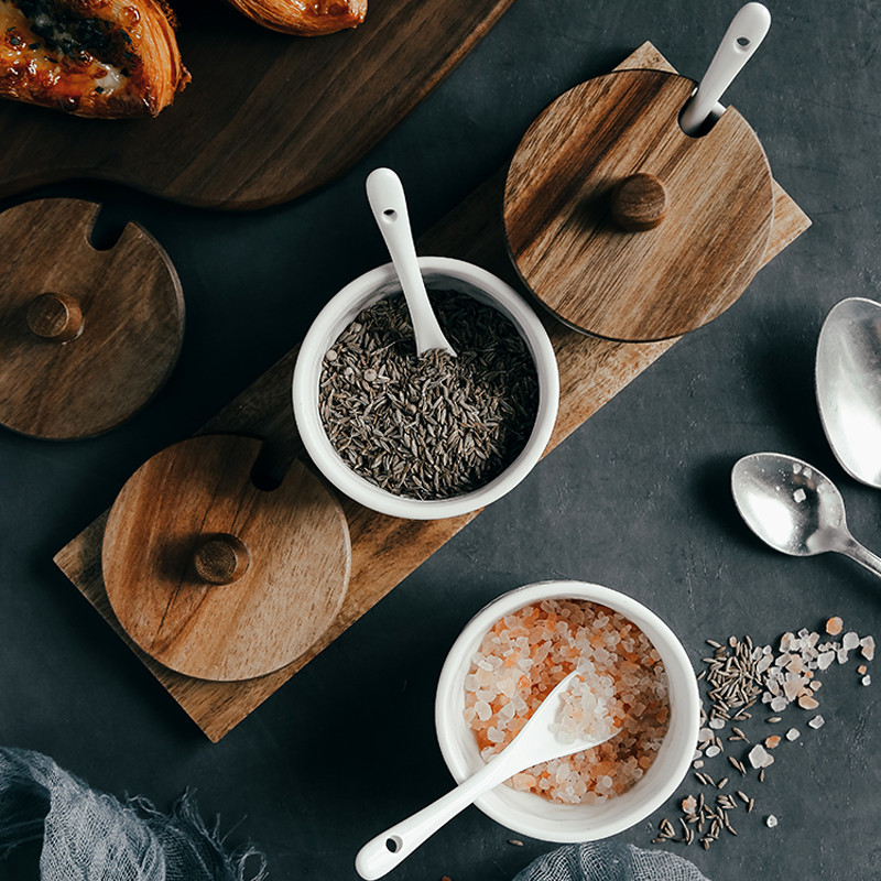 Cutie de condimente de bucătărie Set din trei piese cu lingură Condimente din ceramică Agitator de sare de zahăr Cutie rotundă de condimente în relief Set de borcane de condimente