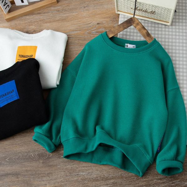 Naujo modelio vaikiška palaidinė su ovalia iškirpte berniukams