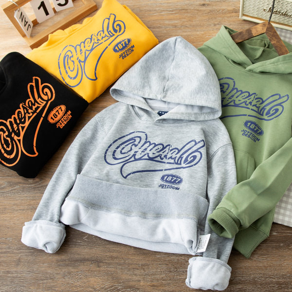 Sportinis džemperis su užrašais berniukams