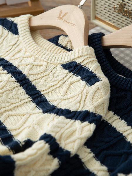 Dječji prugasti pulover s okruglim izrezom za dječake