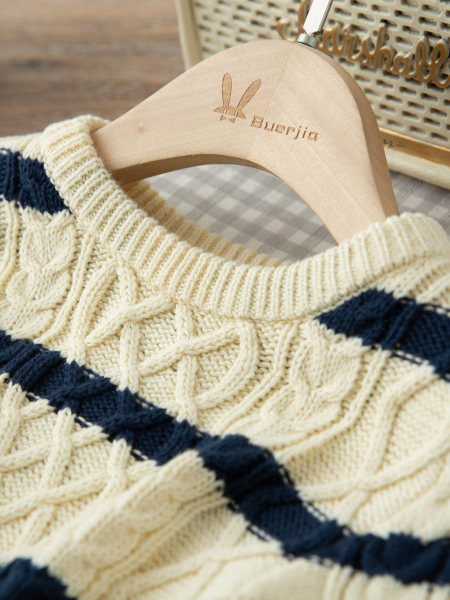 Dječji prugasti pulover s okruglim izrezom za dječake