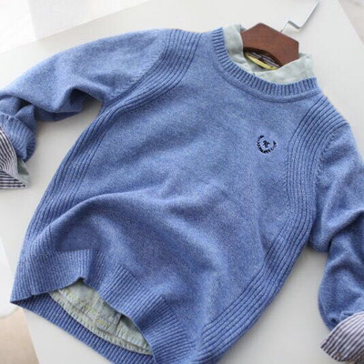 Pulover de toamna din tricot subtire cu decolteu oval si broderie