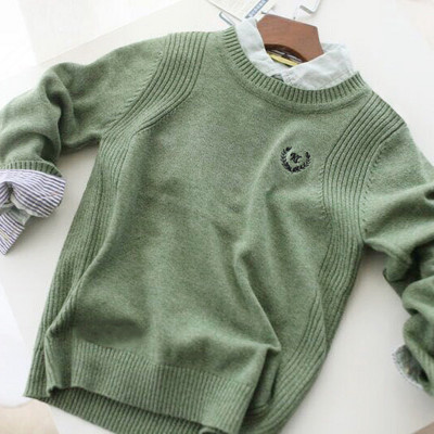 Pulover de toamna din tricot subtire cu decolteu oval si broderie