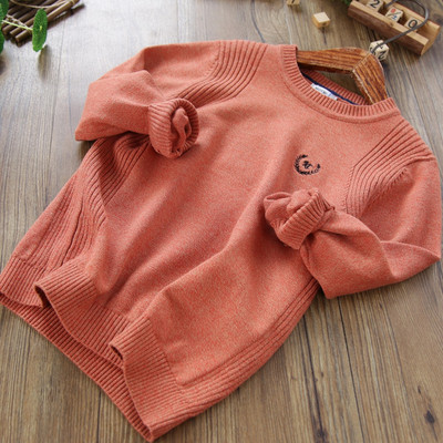 Pulover de toamna din tricot subtire cu decolteu oval si broderie