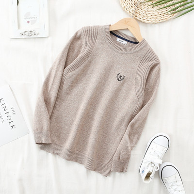 Pulover de toamna din tricot subtire cu decolteu oval si broderie