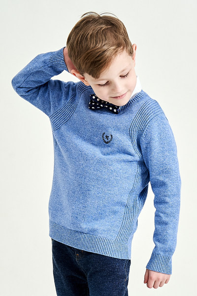 Pulover de toamna din tricot subtire cu decolteu oval si broderie