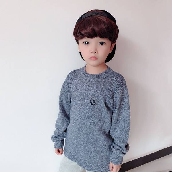 Pulover de toamna din tricot subtire cu decolteu oval si broderie