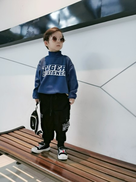 Pulover cu guler polo cu scris de toamnă pentru băieți