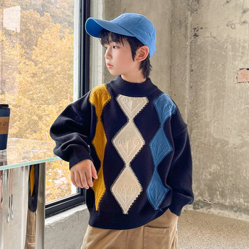 Нов модел детски плетен пуловер с овално деколте за момчета