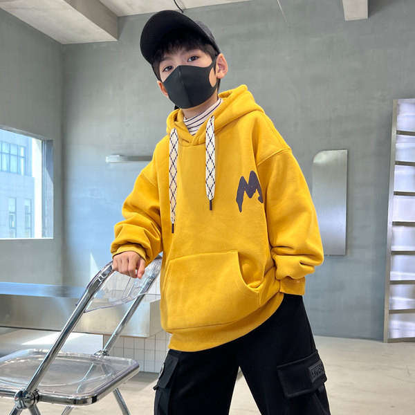 Gyerek pulóver fiúknak nyakkendővel és zsebbel