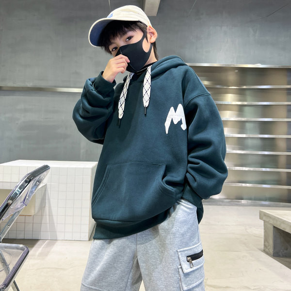 Gyerek pulóver fiúknak nyakkendővel és zsebbel