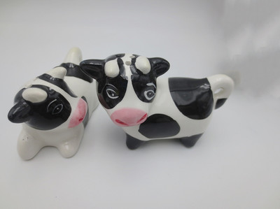 Set de sare și piper din ceramică pentru pictură manuală pură Set de sare și piper Farmhouse (vaci)
