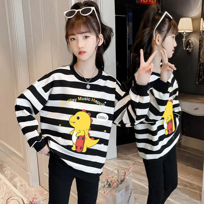 Pulover cu aplicații late în dungi pentru fete cu decolteu oval