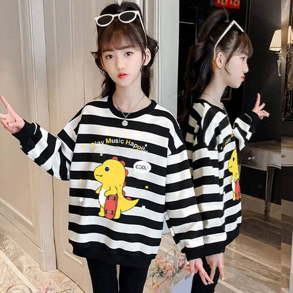 Pulover cu aplicații late în dungi pentru fete cu decolteu oval