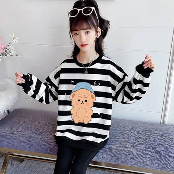 Pulover cu aplicații late în dungi pentru fete cu decolteu oval