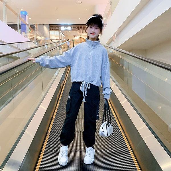 Laia mustriga tõmbluku ja paeltega dressipluus tüdrukutele