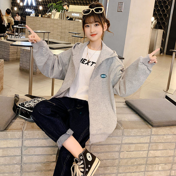 Trenirka s logotipom i patentnim zatvaračem za djevojčice