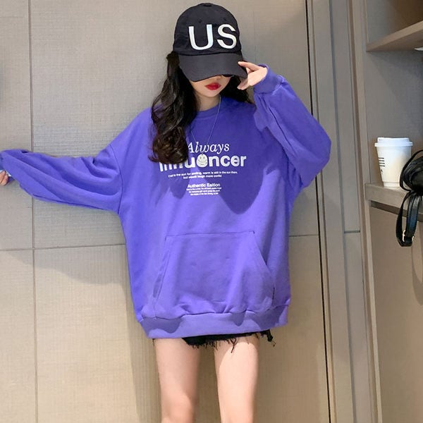 Naujo modelio sportinis megztinis su užrašu ir kišene