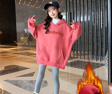 Hanorac model nou pentru fete cu glugă și inscripție