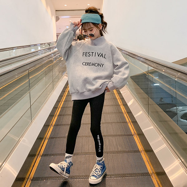 Bluză pentru fete cu mâneci lungi și inscripții