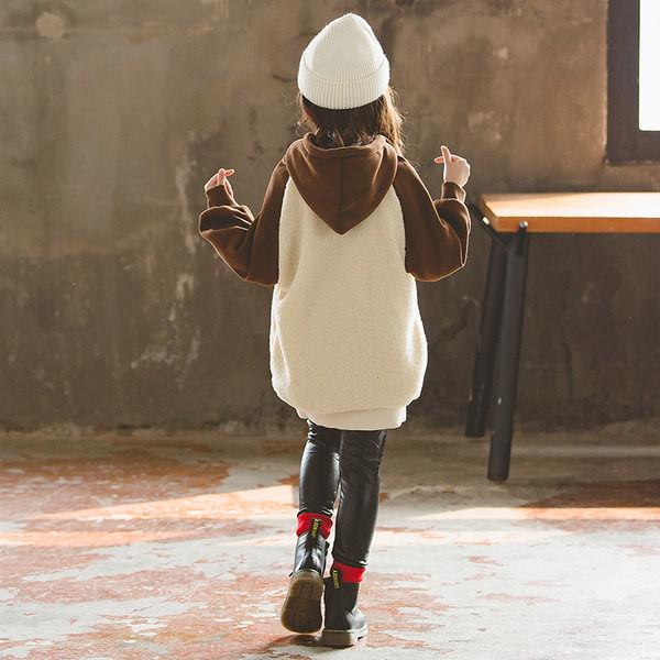 Hanorac model nou pentru fete cu gluga brodata si sireturi