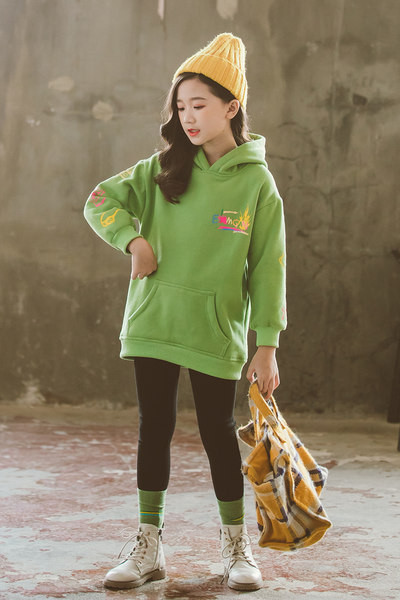 Laisvalaikio džemperis su užrašais mergaitėms