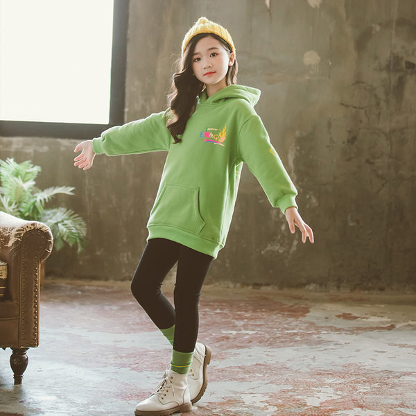 Laisvalaikio džemperis su užrašais mergaitėms