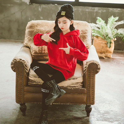 Ležerna majica s kapuljačom i izvezenim natpisima za djevojčice