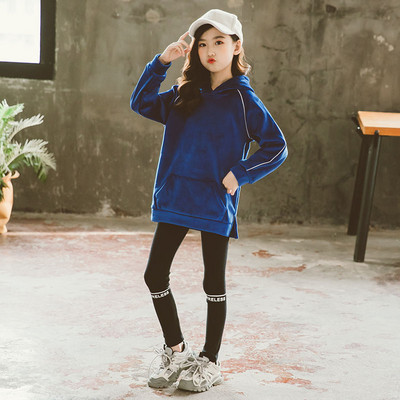 Ležerna majica s kapuljačom i izvezenim natpisima za djevojčice