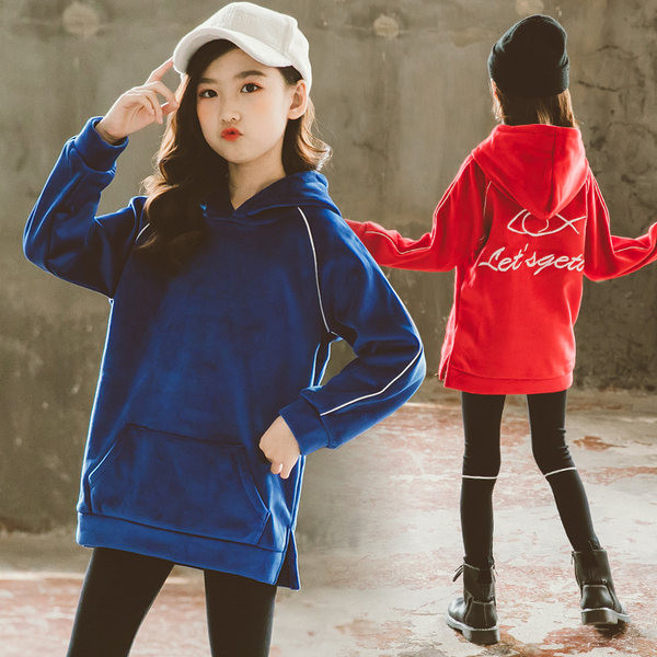 Ležerna majica s kapuljačom i izvezenim natpisima za djevojčice