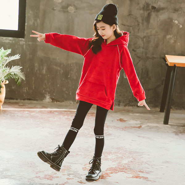 Ležerna majica s kapuljačom i izvezenim natpisima za djevojčice