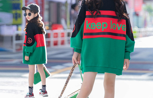 Naujo modelio vaikiški megztiniai su raštu mergaitėms