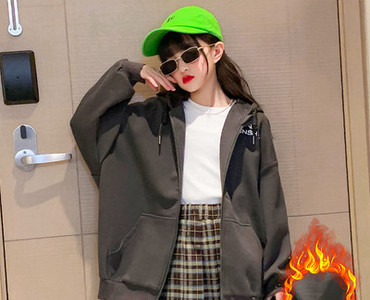 Mergaičių megztinis plačiomis kojomis su šiltu pamušalu ir užrašu