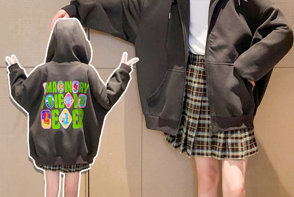 Mergaičių megztinis plačiomis kojomis su šiltu pamušalu ir užrašu