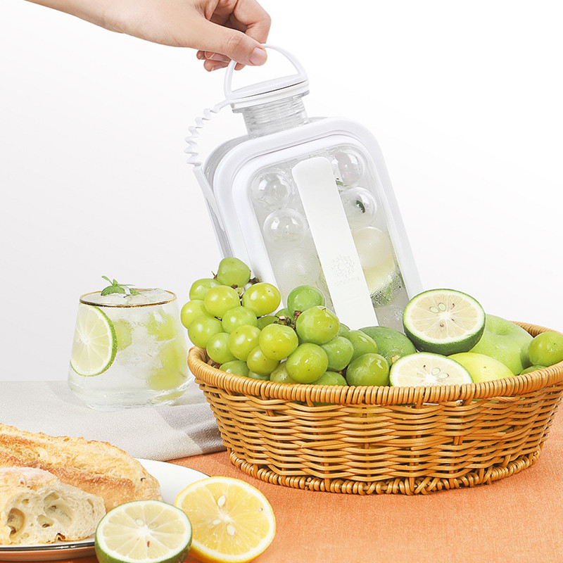 Jéggolyó készítő vízforraló Tritán szilikon jégkocka forma Kreatív jégpalack whiskys koktélbár jégeszköz 2 az 1-ben kockatálcás konyha