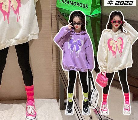 Un nou model de hanorac cu glugă pentru fete