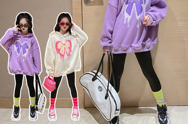 Un nou model de hanorac cu glugă pentru fete